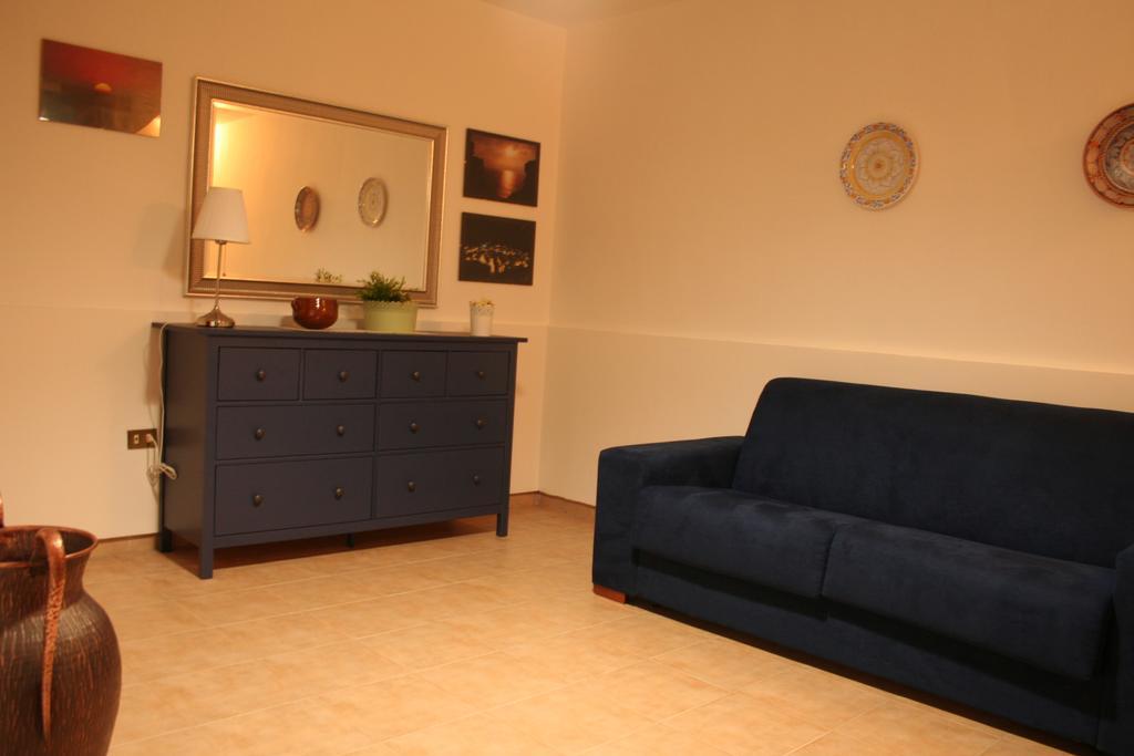 La Pigna Bianca Room&Breakfast Santo Stefano di Camastra Værelse billede